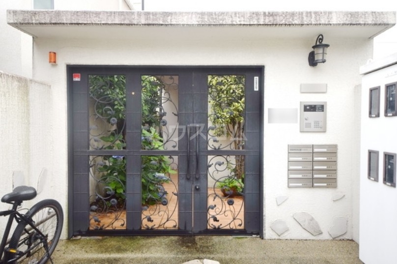 18/27 エントランス