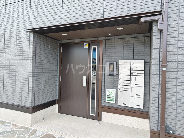 23/30 エントランス