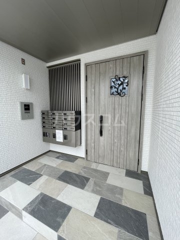 25/30 エントランス