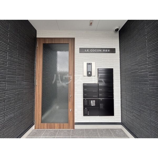 13/18 エントランス