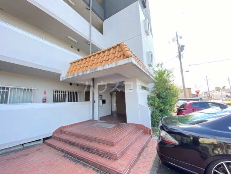 18/28 エントランス