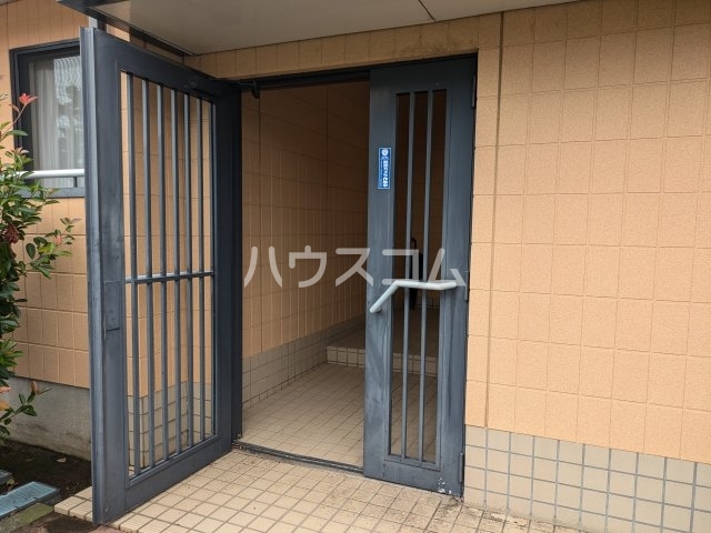 23/30 エントランス