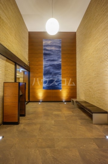 26/27 エントランス