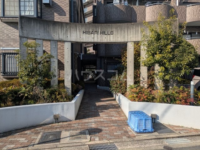 25/26 エントランス