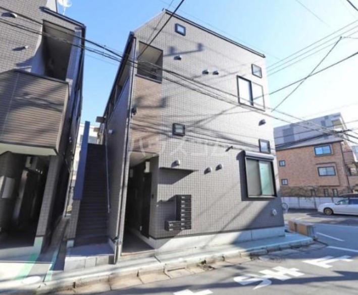 16/26 エントランス