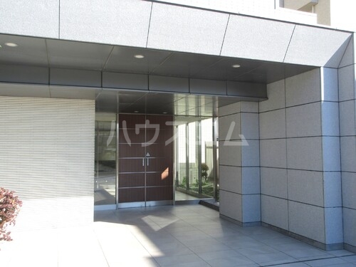 24/30 エントランス