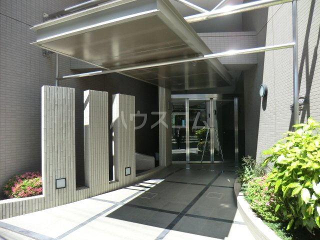 28/30 エントランス