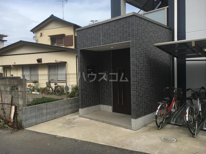 18/28 エントランス