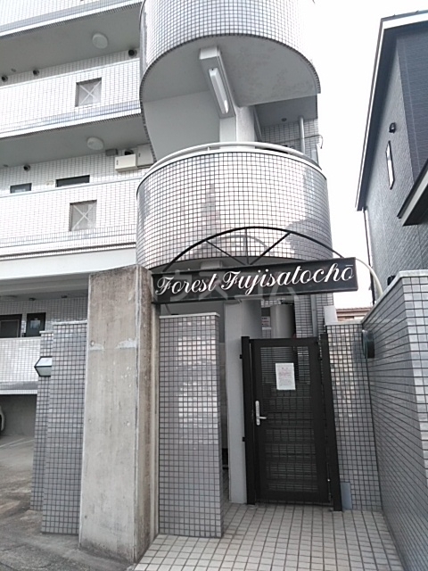 28/30 エントランス