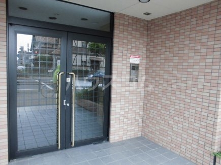 25/29 エントランス