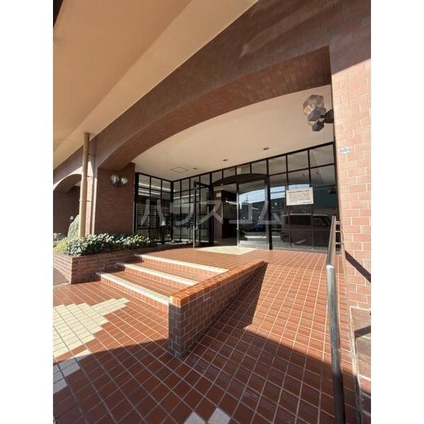 18/22 エントランス