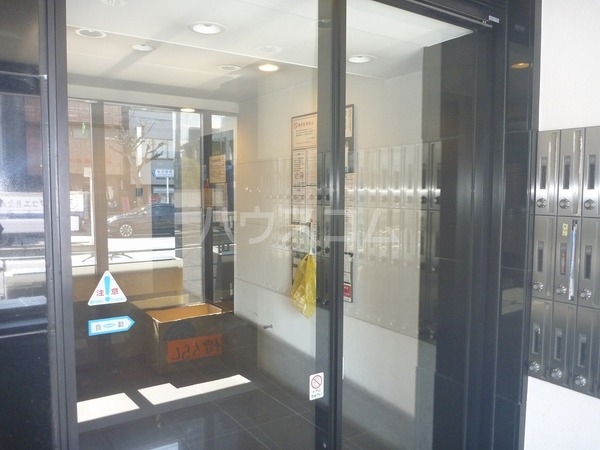 25/27 エントランス