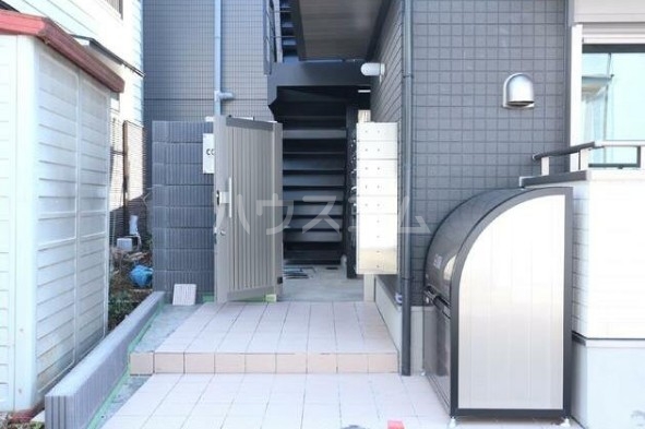 21/23 エントランス