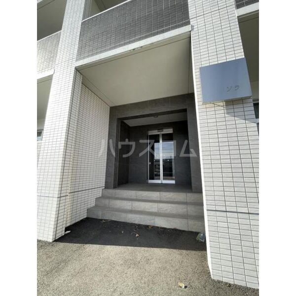 18/29 エントランス