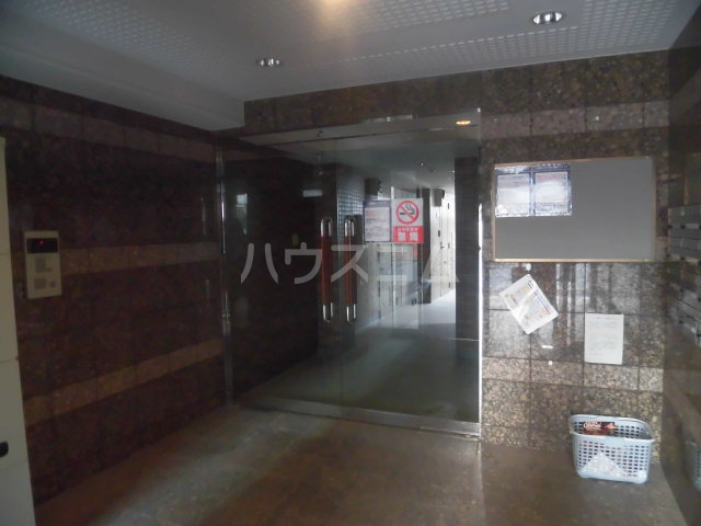 21/30 エントランス