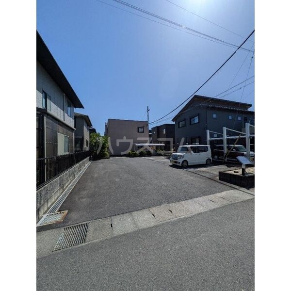 18/22 駐車場