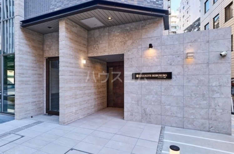 17/25 エントランス