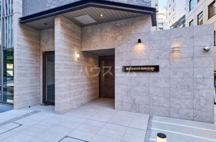 18/26 エントランス