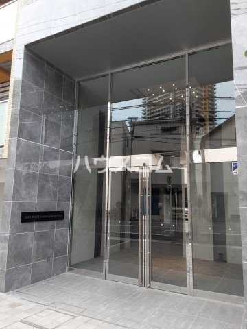 18/27 エントランス