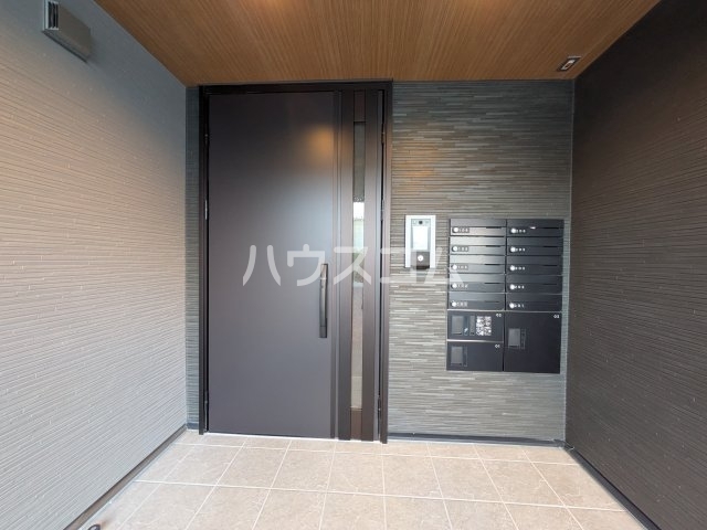 26/28 エントランス