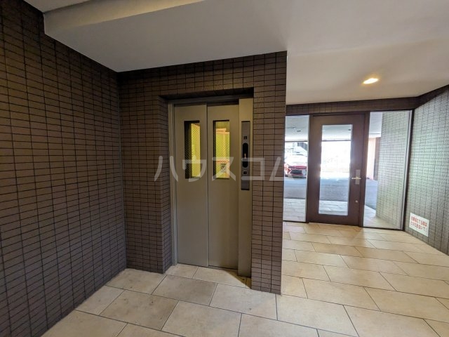 25/30 エントランス