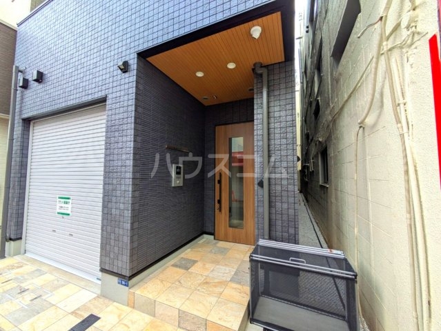 25/30 エントランス