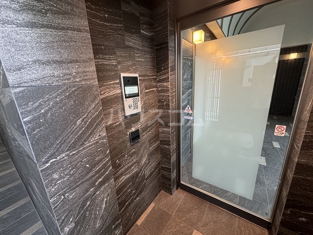 19/29 エントランス