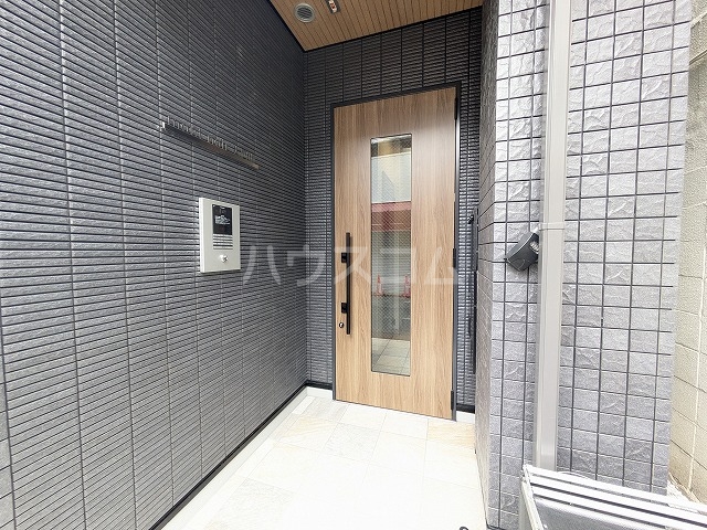 27/30 エントランス