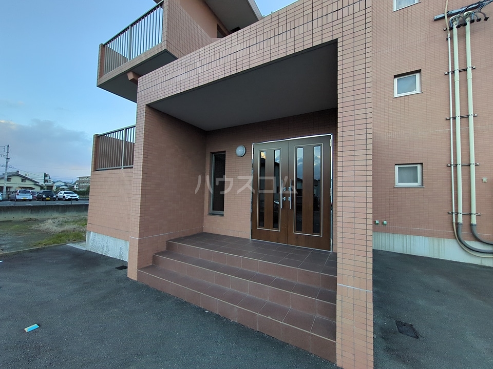 28/30 エントランス