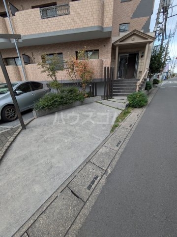 24/30 エントランス