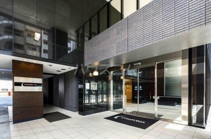 16/23 エントランス