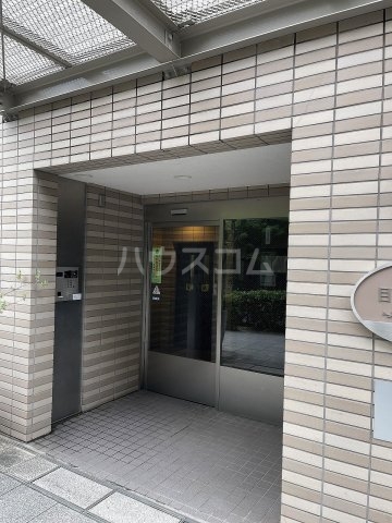 25/27 エントランス