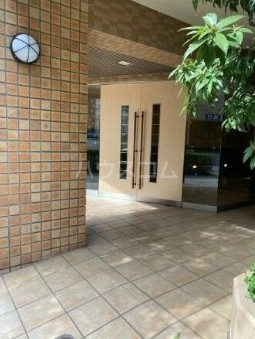 14/18 エントランス