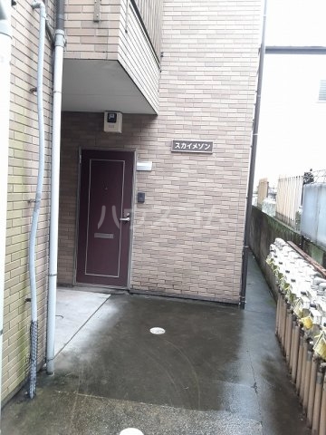 22/27 エントランス