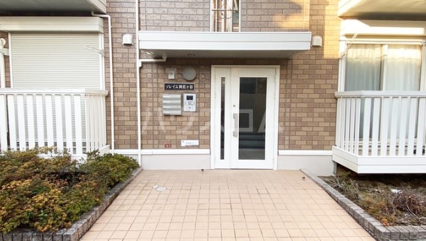 13/15 エントランス