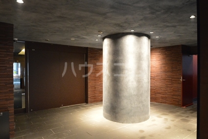 13/14 エントランス