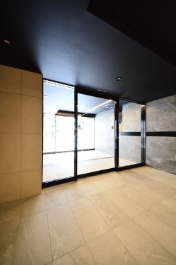 25/30 エントランス