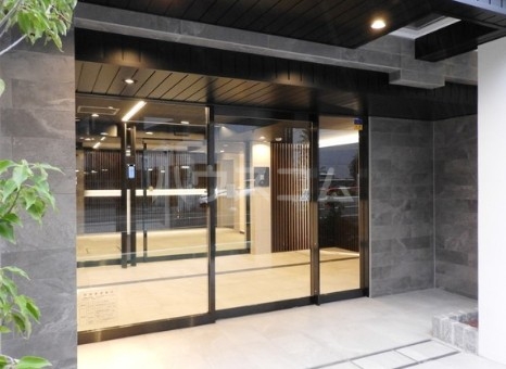 26/30 エントランス