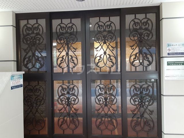 25/26 エントランス