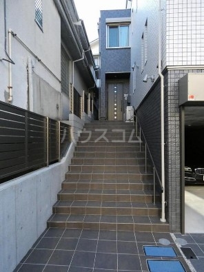 18/26 エントランス