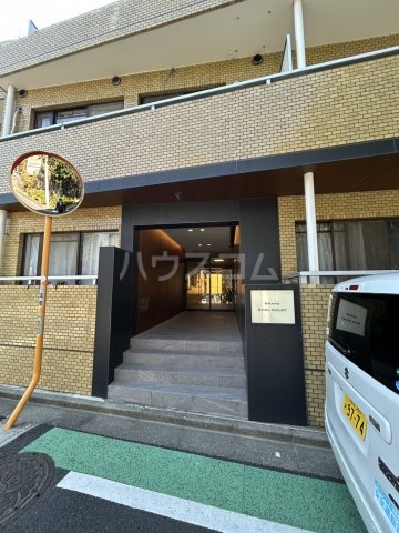 24/30 エントランス