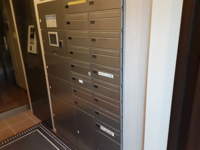 24/30 エントランス