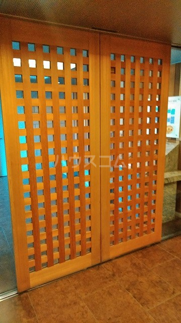 20/30 エントランス