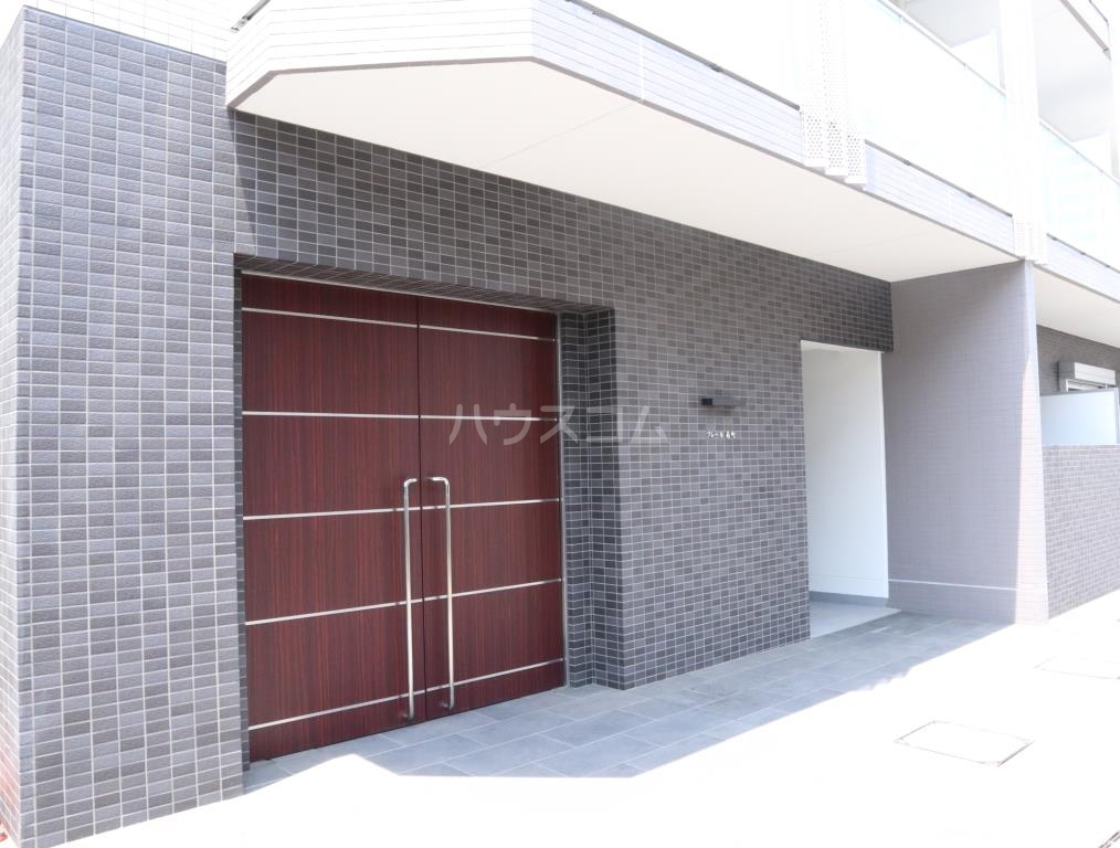 21/30 エントランス