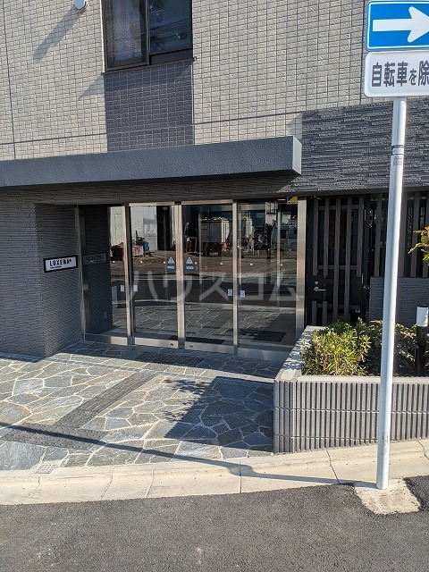 28/30 エントランス