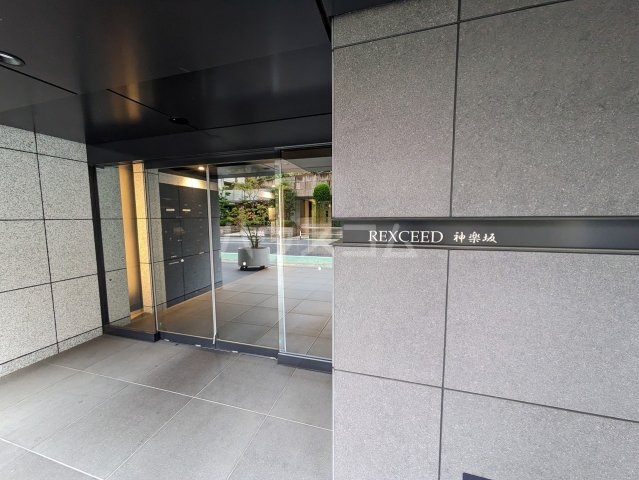 24/25 エントランス