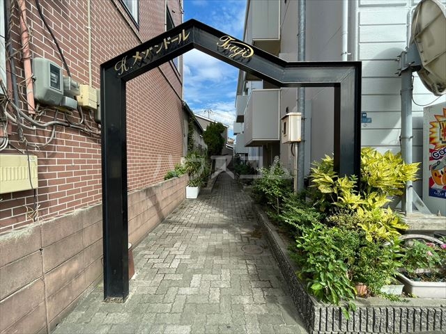 21/30 エントランス