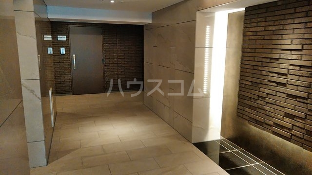 27/30 エントランス