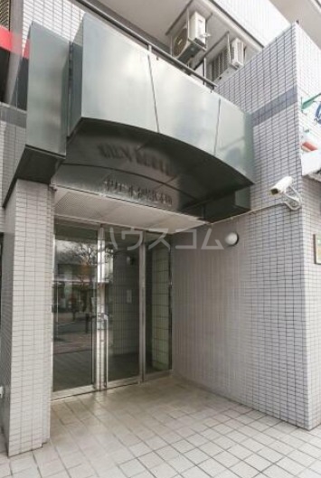 16/23 エントランス