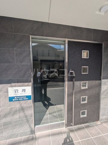 28/30 エントランス